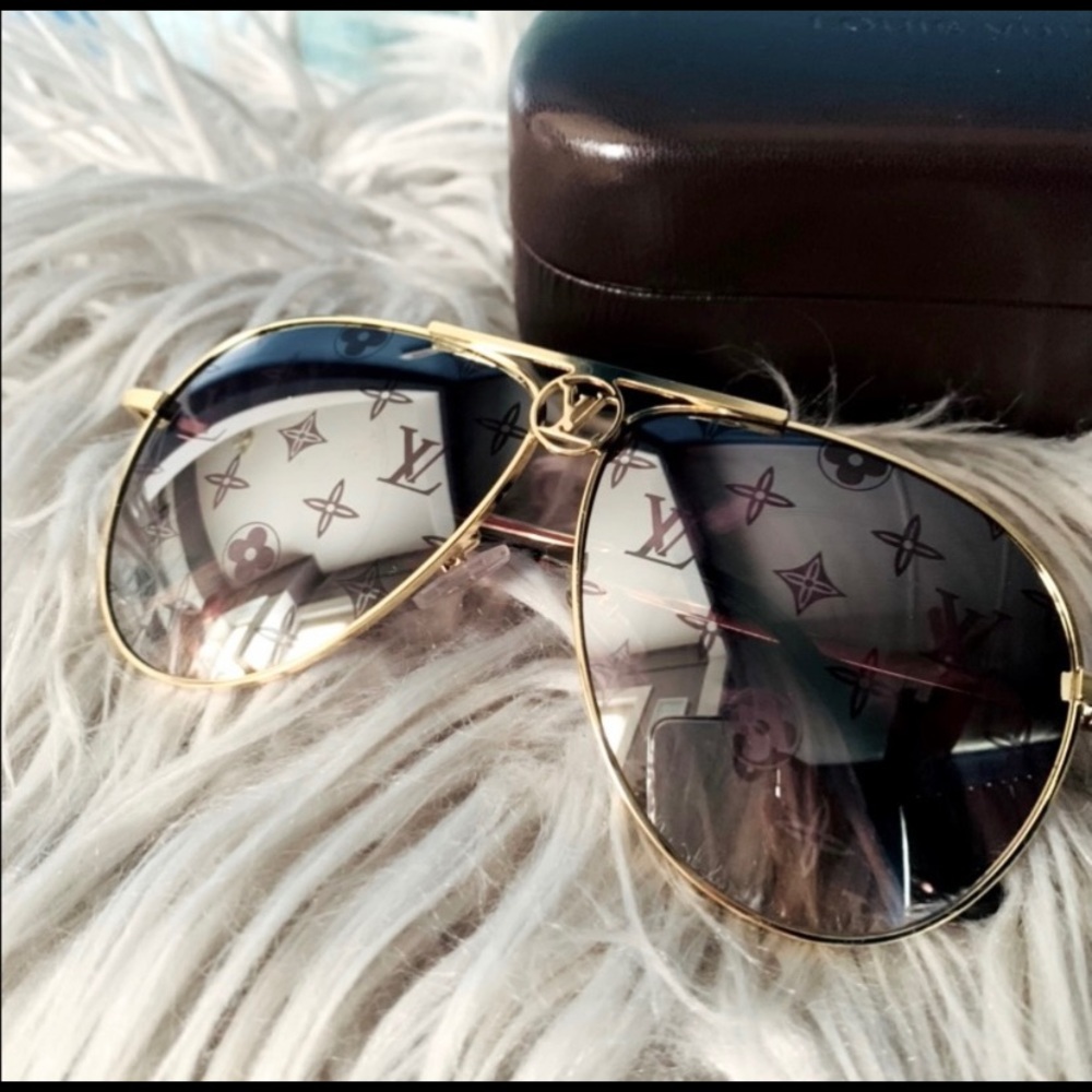 Louis Vuitton aviators with small scratch